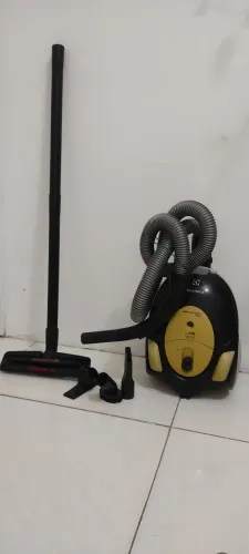 Vendo um aspirador de pó Electrolux. Pouco tempo de uso. Valor 290.