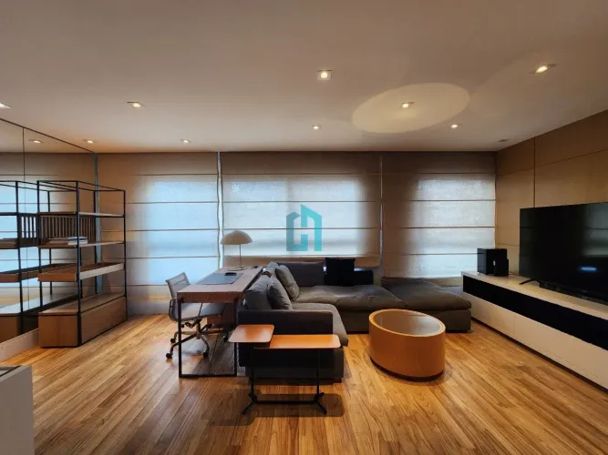 Apartamento mobiliado com 1 dormitório e 1 vaga de garagem, disponível para locação ou ven