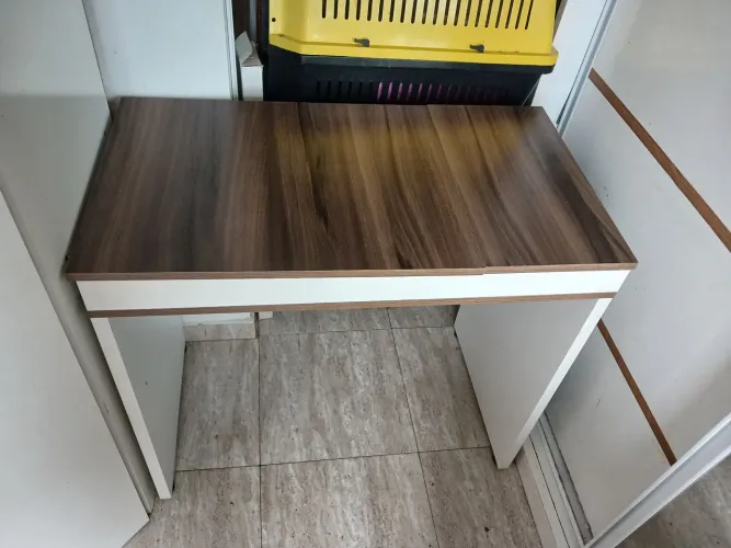 Escrivaninha com 2 portas