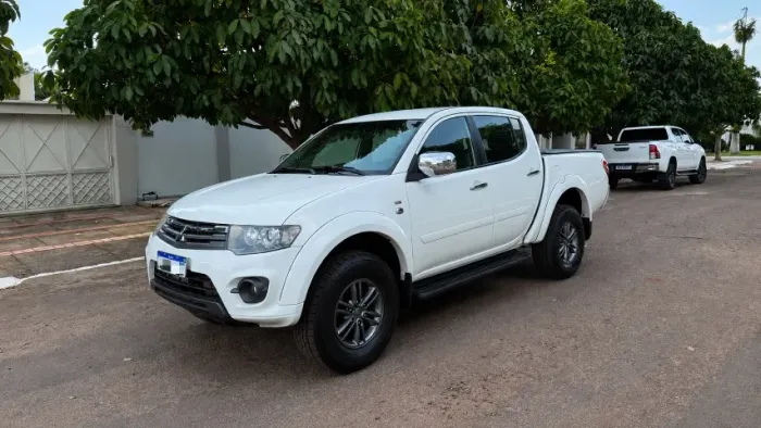 Mitsubishi L200 Triton HPE 3.2 CD TB Int.diesel AUT 2015