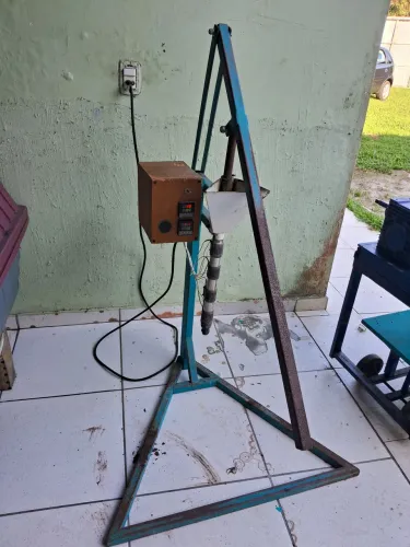 VENDO MÁQUINA INJETORA DE PLÁSTICO