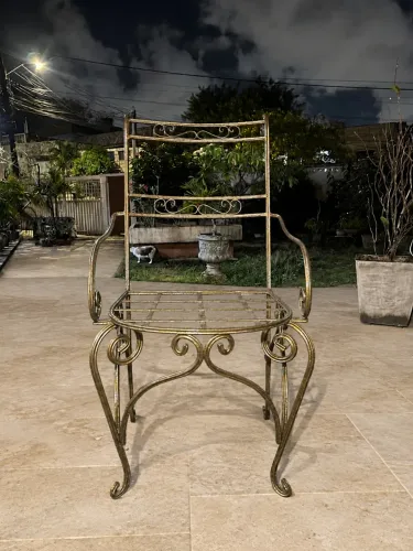 Conjunto de Mesa com 4 Cadeiras de Ferro Decoradas