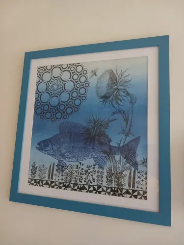 Quadro c/ imagem da artista Calu Fontes p/ Tokstok, moldura c/ paspartur. Tam: 52 x 55cm.