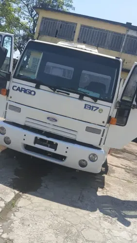 Caminhão poli guindaste 2003
