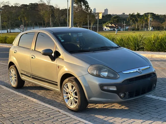 Fiat Punto Attractive Italia 1.4 F.flex 8V 5P 2014
