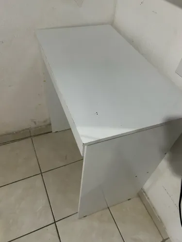 Escrivaninha/ mesa