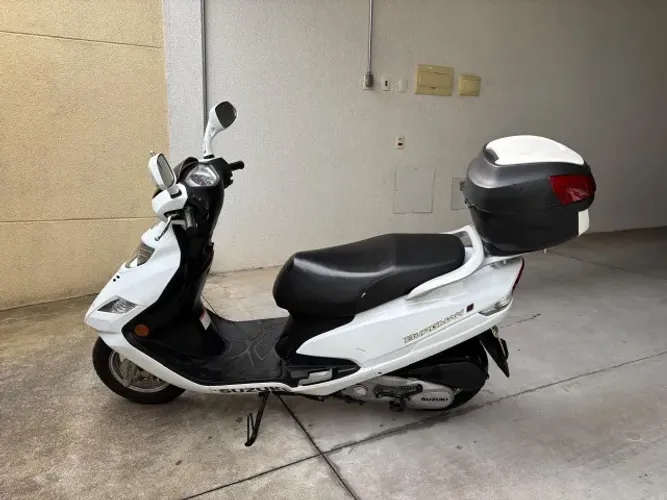 Suzuki Burgman i 125cc Branca 2019 em excelente estado