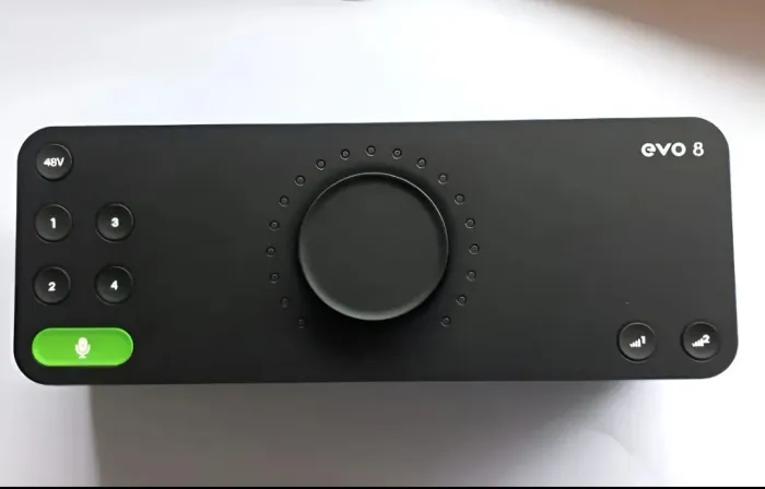 Interface de áudio Evo8 praticamente zerada