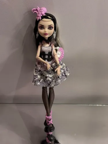 Boneca Ever After High Duchess Swan Birthday Ball Mattel Original Rara Completa