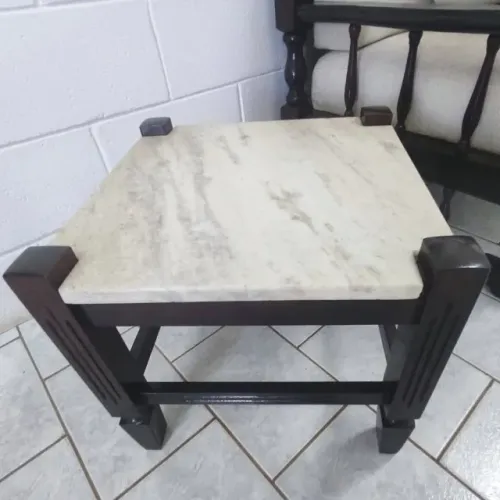 Mesa Lateral em Madeira Maciça com Tampo de Mármore