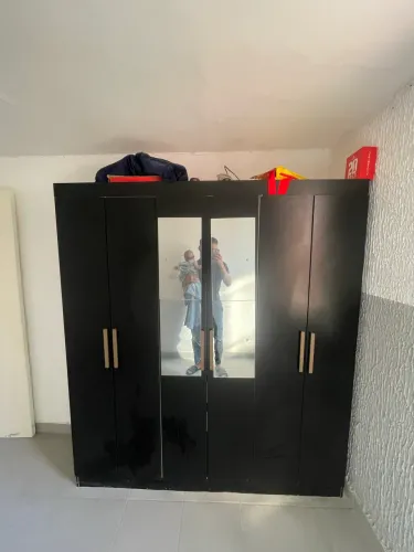 Guarda roupa 6 portas R$500
