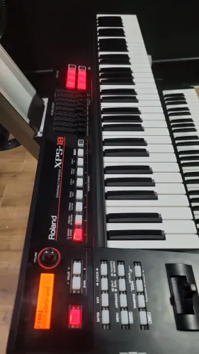 Teclado Roland XPS10 - Muito novo usado mais em Estúdio.