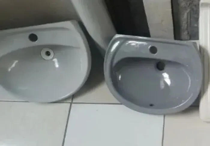 DUAS PIAS PARA BANHEIRO