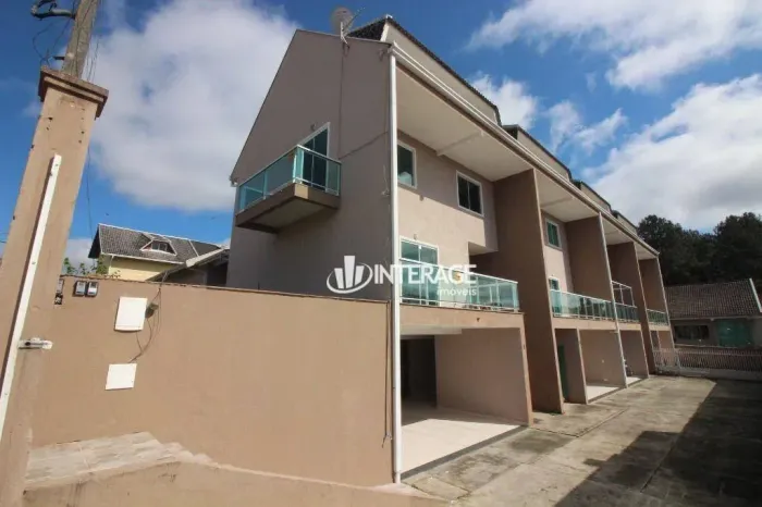 Sobrado com 4 Quartos para alugar, 207 m² por R$ 4.750/mês - Santa Felicidade - Curitiba/P