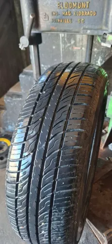 Pneu aro 14 semi-novo 175 65 14