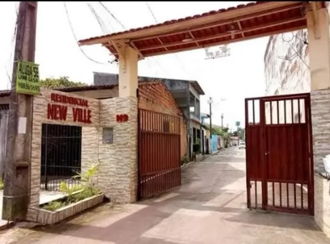 Alugo casa em condomínio fechado perto do hospital modelo