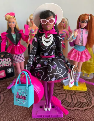 Barbie Rewind 80s Sophisticated Style Facemold Asha Nova Apenas Removida da Caixa