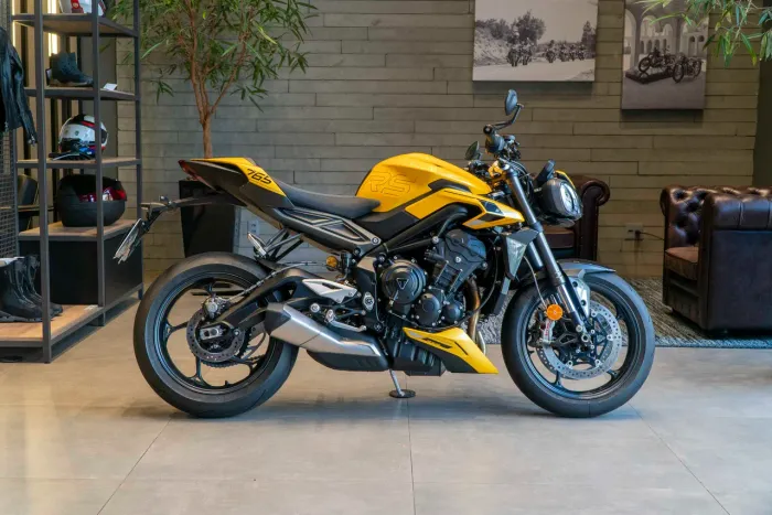 TRIUMPH STREET TRIPLE 765 RS