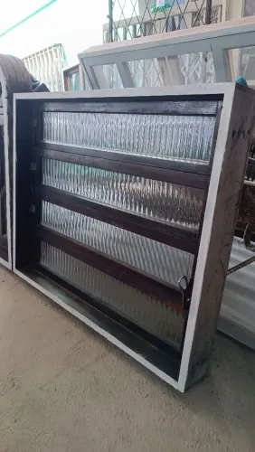 Janela basculante de 80cm x 1m VENDE-SE 