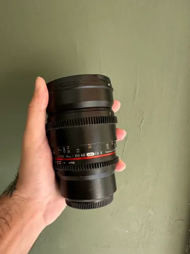 Lente Rokinon Cine DS 16mm T2.2 MFT