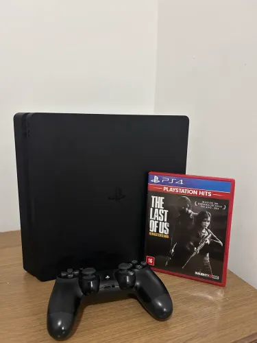 PlayStation 4 slim + jogo físico 