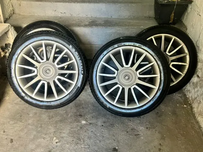 Jogo de rodas com pneus Aro 17 medida 225/45 R17 fiat bravo