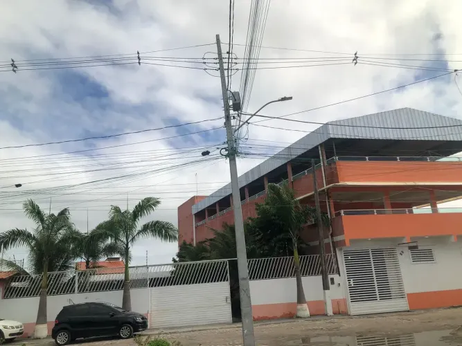 Prédio Comercial com 1.200 m² em Porto de Galinhas | Aceita Veículo e Parcelamento Direto