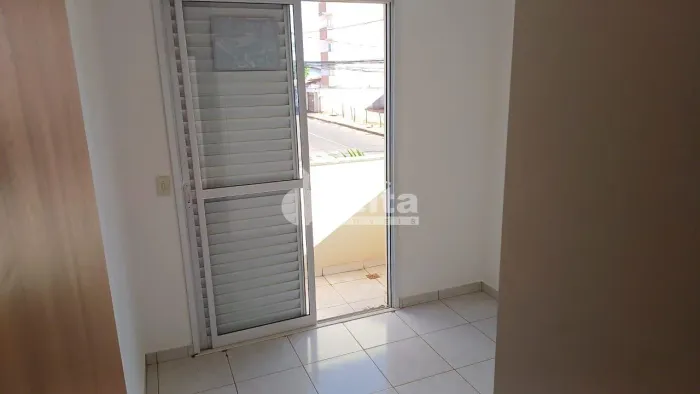 Apartamento disponível para locação e venda no bairro Segismundo Pereira em Uberlândia-MG