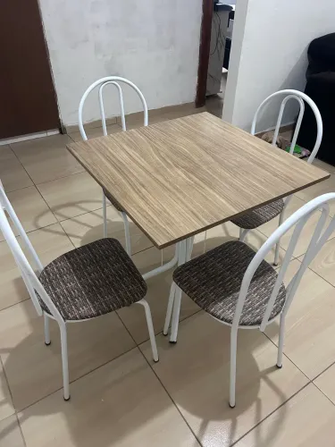 Mesa 4 cadeiras - 3 meses de uso