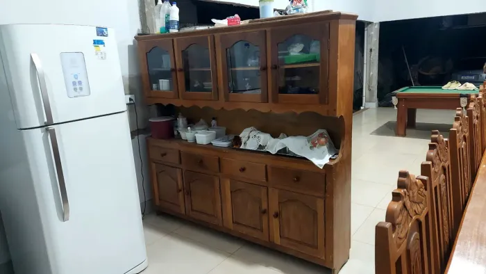 Vendo Cristaleira Em Madeira Lei