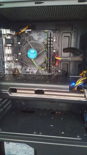 PC Gamer i5 9400F, 16GB DDR4, SSD 120, XFX RX 5700XT 8GB