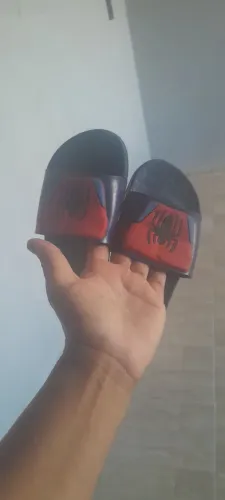 Vendo sandalia homem aranha infantil nova usou e tirou n 28