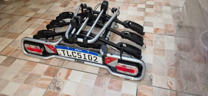 Suporte original Thule EuroRide 943 para transporte de até 3 bicicletas.