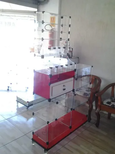 Balcão de vidro com baleiro 