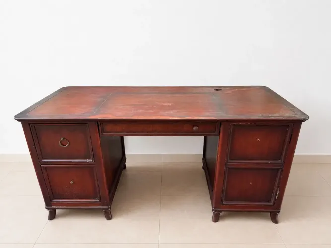 Mesa de madeira para escritório 