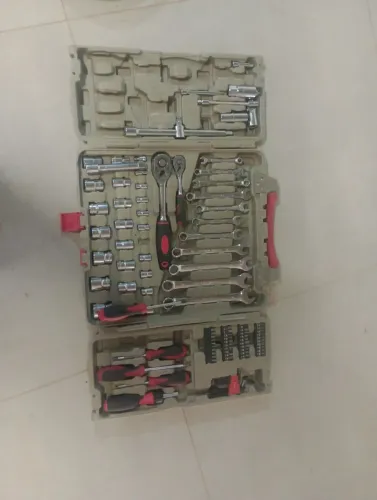 Vendo essa maleta de ferramentas 250,00