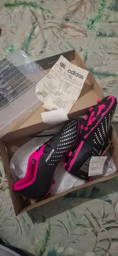 Chuteira Adidas Predador