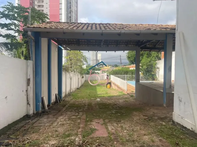 Casa estilo sobrado para Comercial/Residencial no Jd Cuiaba