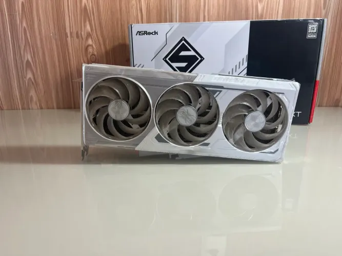 RX 9060 XT 8GB RGB ASRock Steel Legend White + GARANTIA