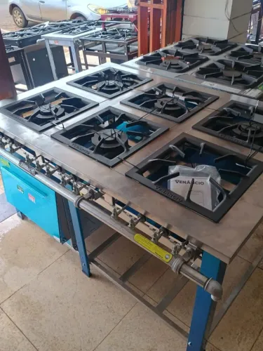 FOGÃO 6 BOCAS INOX 40X40 COM FORNO VENANCIO - NOVO