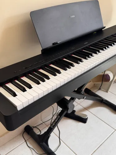 Vendo Piano Digital Yamaha P-225b 88 Teclas Preto