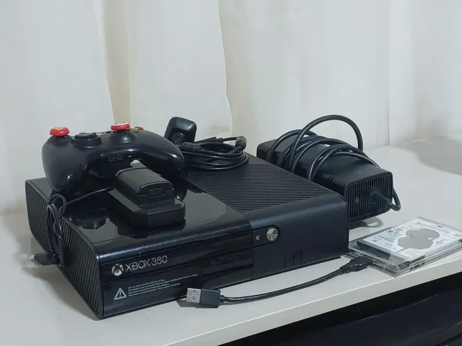 Xbox 360 super slim com acessórios super conservado