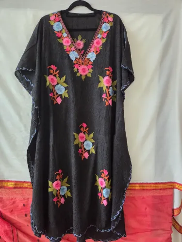 Kaftan preto bordado 100 algodão especial de Kashmere peça única nova