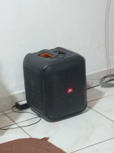 Som JBL em perfeito estado