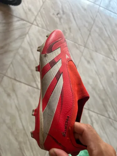 Chuteira adidas predator