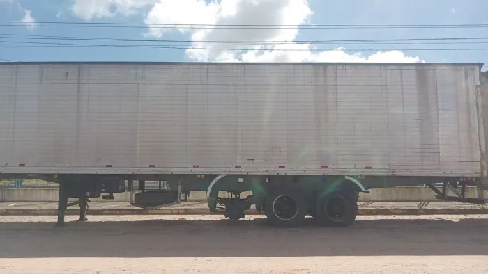 CARRETA BAU 3 EIXOS