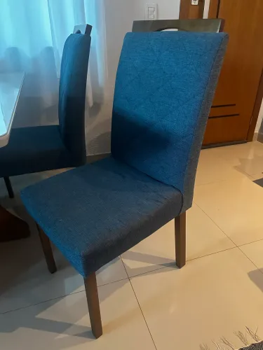 Conjunto de 6 cadeiras de jantar em tecido e madeira maciça. 