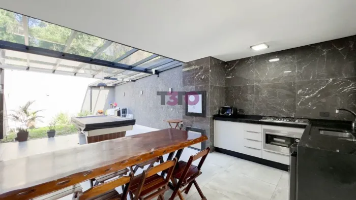 Sobrado à venda, 2 dormitórios, sendo 2 suítes, R$ 650.000, Xaxim, Curitiba, PR