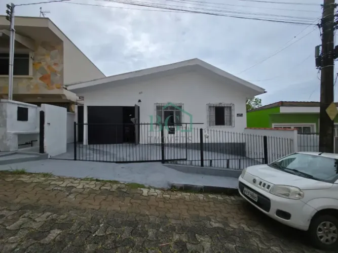 79793 - Centro -Casa à venda com edícula e entrada independente em Poços de Caldas/MG