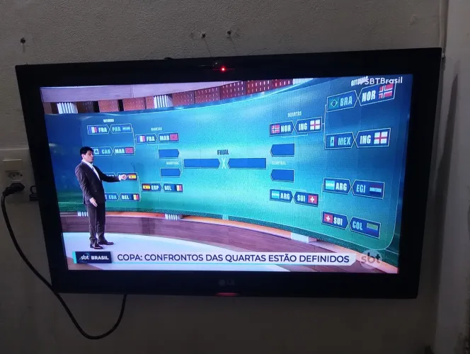 TV LG 32 Polegadas,Funciona TV BOX e funciona sem conversor,Com entrada HDMI,USB IN, H/P,